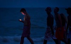 Florida thông qua luật cấm mạng xã hội với trẻ dưới 16 tuổi