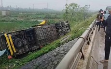 Bác tin 13 người chết trong vụ lật xe khách ở Nghệ An