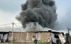 Nhà xưởng 2.000m2 ở TPHCM cháy ngùn ngụt sau tiếng nổ lớn
