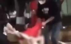 Xác minh việc một thiếu nữ bị đánh hội đồng, lột áo tại hoa viên