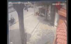Video: Camera an ninh hé lộ nguyên nhân vụ tai nạn nghiêm trọng khiến xe ô tô con bẹp rúm ở Ứng Hòa