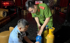 'Đột kích' quán Last Stop Bar ở Hà Nội phát hiện nhiều bình NO2