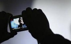 Phát tán video ‘nhạy cảm’ khi người yêu cũ có bạn trai mới: Hành vi đê hèn