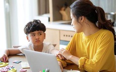 6 kiểu yêu thương không phải lối của cha mẹ khiến con trở thành đứa trẻ lười nhác