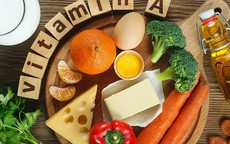 Trẻ bị sởi, cha mẹ cần chú ý gì trong dinh dưỡng?