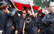 Hàng nghìn người dân TPHCM đội mưa viếng Tổng Bí thư Nguyễn Phú Trọng