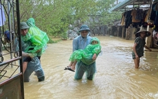 Chủ tịch Hà Nội yêu cầu cứu chữa miễn phí người bị thương do bão số 3 và mưa lũ