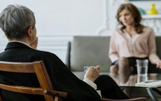 Muốn tố cáo chồng ngoại tình, thu thập bằng chứng thế nào cho đúng?