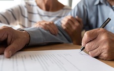Dù có 2 con ruột, cha dượng vẫn di chúc lại toàn bộ tài sản cho tôi: Lý do khiến ai cũng lặng người