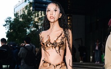 Quỳnh Anh Shyn tỏa sáng với gu thời trang độc đáo tại Victoria's Secret Fashion Show 2025