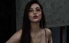 Hình ảnh 'hở bạo' gợi cảm ở tuổi 49 của Trương Ngọc Ánh