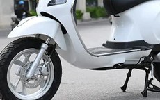 Xe máy điện giá 16,5 triệu đồng ở Việt Nam đẹp tựa Vespa, có smartkey chống trộm, pin bền, rẻ hơn Vision, xe số Wave Alpha