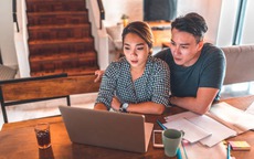 Không làm gì vẫn có 47 triệu/tháng, cặp đôi nghỉ hưu sớm thú nhận điều khiến dân mạng 'vỡ mộng'