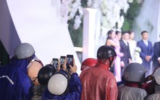Hàng nghìn người đội mưa, ôtô nối đuôi tới lễ cưới Hoa hậu Đỗ Thị Hà và doanh nhân Viết Vương