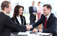 Bị nói xấu sau lưng, bôi nhọ, ác ý: Đòn phản công hiệu quả nhất là 2 cách này