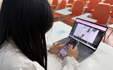 Bán không khí lễ hội – chiêu hút khách độc lạ của các quán cà phê mùa cuối năm