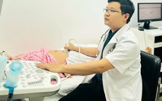 Dây rốn thắt nút có đẻ thường được không?