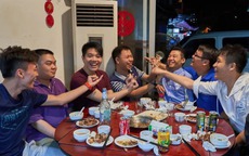 Họp lớp không phải để khoe mẽ: Bài học đắt giá tôi nhận được sau khi bị bạn thân 'sỉ nhục' trước đám đông