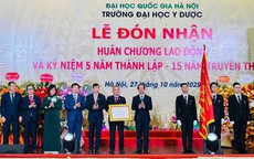 Trường Đại học Y Dược đón nhận Huân chương Lao động hạng Ba