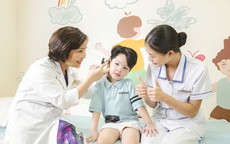 Nữ bác sĩ mở ra cơ hội sống cho bệnh nhi mắc bệnh hiếm gặp