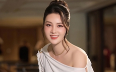 Sinh con thứ hai ở tuổi 39, Á hậu Thụy Vân sống viên mãn trong căn nhà sang trọng