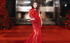 Nhan sắc rực rỡ của “đóa hồng đỏ” Chi Pu tại thảm đỏ  Harper’s Bazaar Vietnam Star Award 2025