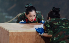 Lộ khoảnh khắc hiếm hoi của Chi Pu - Hương Giang tươi cười khi giành chiến thắng trong 'Sao nhập ngũ'