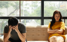 Bất ngờ được chồng đưa 200 triệu, tôi cay đắng khi biết nguồn gốc từ đâu ra