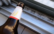 Cách vệ sinh cửa sổ sáng bóng chỉ với vài vật dụng sẵn có trong bếp