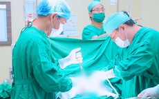 Thanh niên 17 tuổi nhập viện gấp vì thủng ruột, thừa nhận 2 sai lầm nhiều bạn trẻ Việt mắc phải