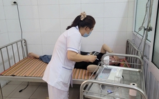 Bộ Y tế vào cuộc vụ công nhân nhập viện nghi do ngộ độc thực phẩm tại Huế