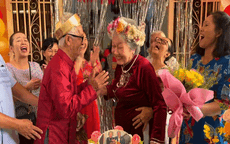 Cụ ông 93 tuổi ở TPHCM lái xe 'rước vợ về dinh', nhắn nhủ điều xúc động