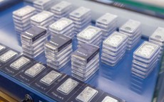 Giá bạc hôm nay 13/11: Thị trường trong nước liên tục chạm 'trần', giá giao dịch tiến sát 57 triệu đồng/kg