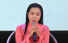 Cô giáo bật khóc khi bất ngờ nhận được lời tri ân từ nữ sinh có ý định bỏ học