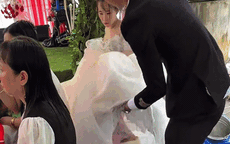 Cô gái 1m46 lấy chồng cao gần 1m9, chú rể làm điều đặc biệt suốt hôn lễ