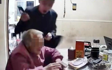 Cụ bà 92 tuổi bị con trai hành hung có hành động khó tin sau khi ra viện