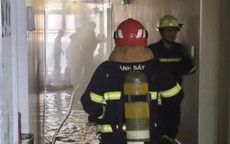 Cháy căn hộ chung cư, hàng trăm người tháo chạy