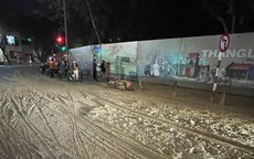 Truy tìm xe tải làm đổ bùn nhão xuống đường khiến hàng loạt xe máy trượt ngã ở Hà Nội