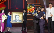 GS.NGND Trần Thu Hà, vợ GS.NSND Trung Kiên xúc động trong đêm nhạc 'Lời ca còn mãi'