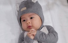 Ngọc Hân 'lịm tim' với loạt biểu cảm dễ thương của con trai 3 tháng tuổi