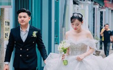 Đám cưới 'nhiều nhầm lẫn' của cặp đôi hàng xóm, nhà cách nhau 10m ở Hà Nội