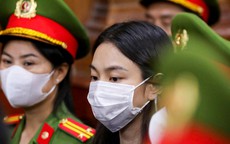 Hình ảnh hoa hậu Thùy Tiên, Hằng Du Mục, Quang Linh Vlogs tại phiên tòa