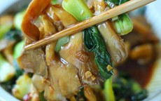 Món rau xào này rất dễ làm, lại còn ngon hơn cả thịt, ăn không bao giờ chán!