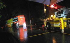 Hiện trường đèo Mimosa đứt gãy làm đôi, xe khách 45 chỗ dừng ngay trước miệng vực