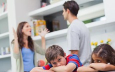 Ly hôn rồi, anh ta vẫn dùng 'kế bẩn' để mua chuộc con và đẩy tôi vào cảnh túng quẫn