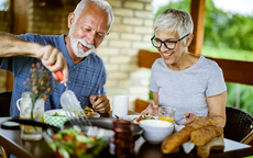 5 thói quen 'lười biếng' giúp sống thọ sau tuổi 60