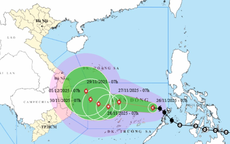 Tin bão mới nhất: Bão số 15 trên Biển Đông, hướng đi liên tục thay đổi, miền Trung chuẩn bị mưa lớn