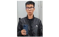 Chiếm đoạt iPhone 15 Promax của khách, lái xe ôm bị tạm giữ hình sự