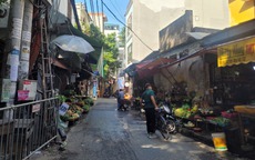 Ngổn ngang chợ cóc ngã ba Hoa Bằng - Yên Hòa (Hà Nội): Bài toán nan giải trong lộ trình xóa chợ tạm của Hà Nội?