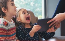 Cấm trẻ em sử dụng mạng xã hội: Câu chuyện 'nóng' của nhiều quốc gia